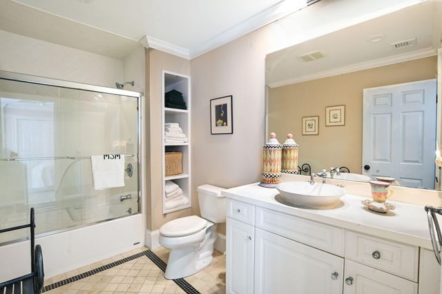 199 E Bay Road APT 12, Osterville, MA 02655