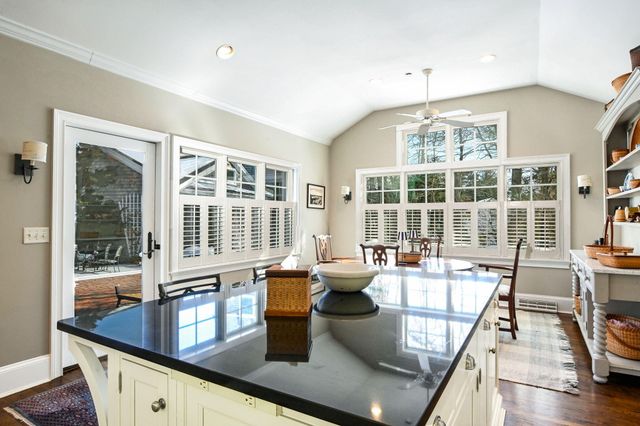 199 E Bay Road APT 12, Osterville, MA 02655