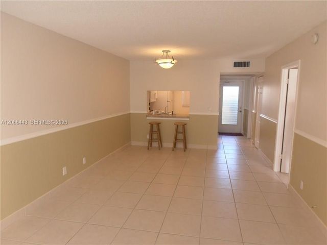 9420 Poinciana Place 407, Davie, FL 33324