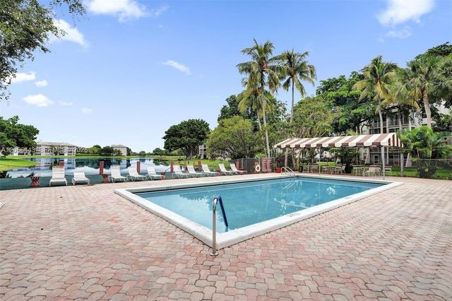 9420 Poinciana Place 407, Davie, FL 33324