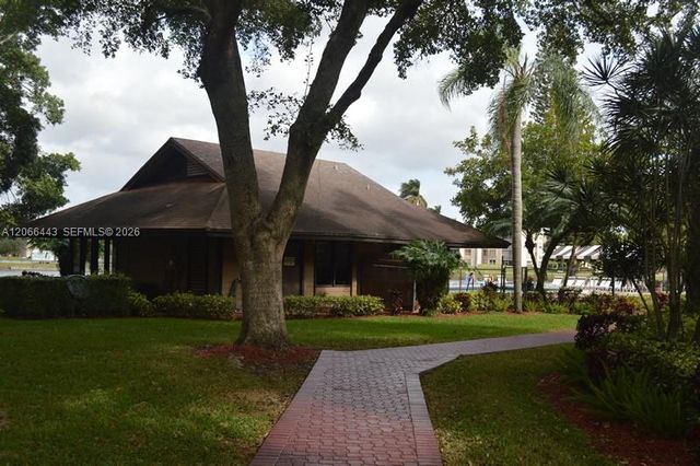 9420 Poinciana Place 407, Davie, FL 33324
