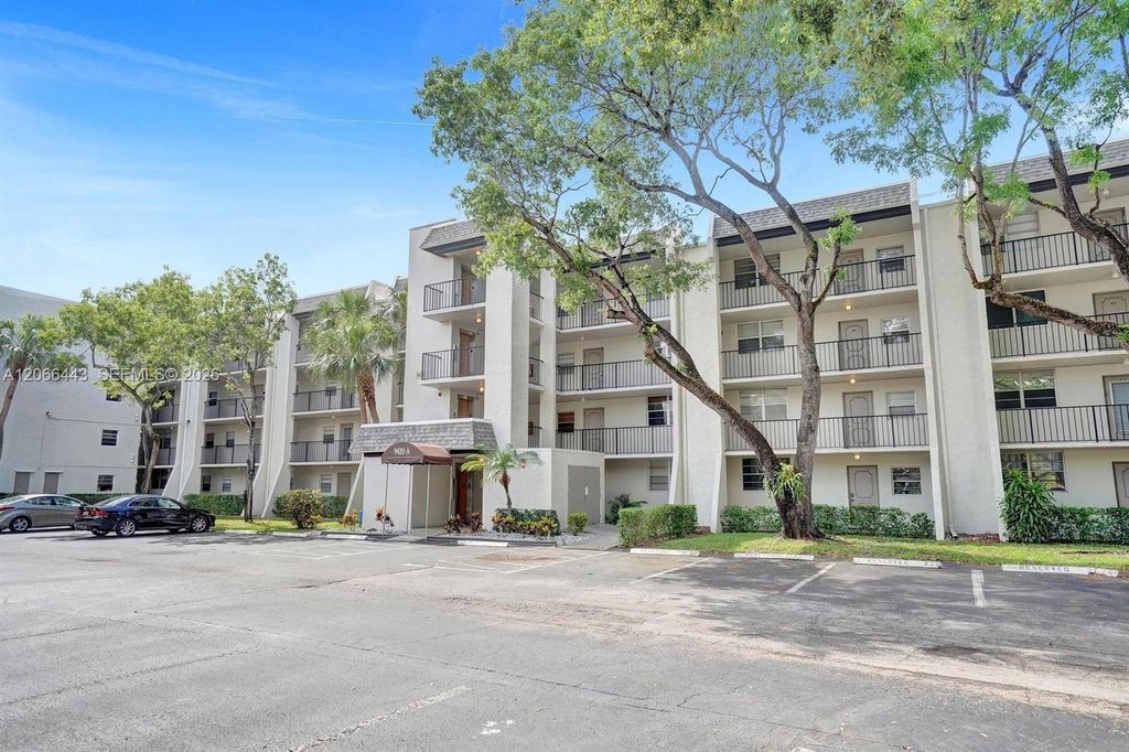 9420 Poinciana Place 407, Davie, FL 33324