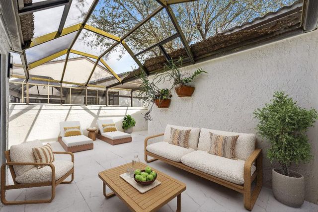 6 Clubhouse Lane, Boynton Beach, FL 33436