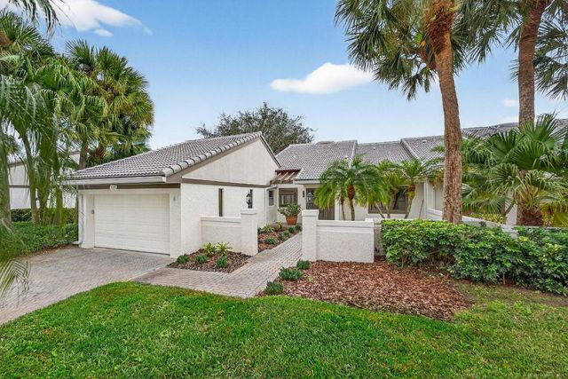 6 Clubhouse Lane, Boynton Beach, FL 33436
