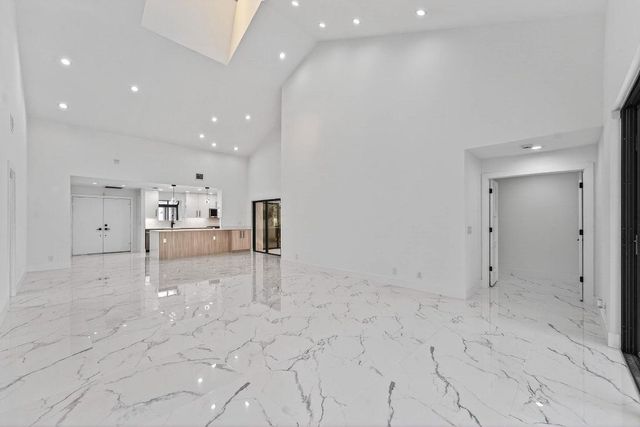 6 Clubhouse Lane, Boynton Beach, FL 33436