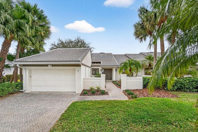 6 Clubhouse Lane, Boynton Beach, FL 33436