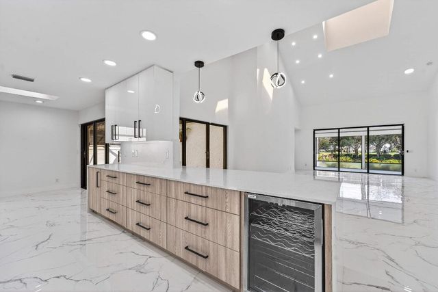 6 Clubhouse Lane, Boynton Beach, FL 33436