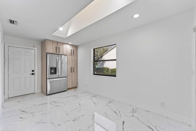 6 Clubhouse Lane, Boynton Beach, FL 33436