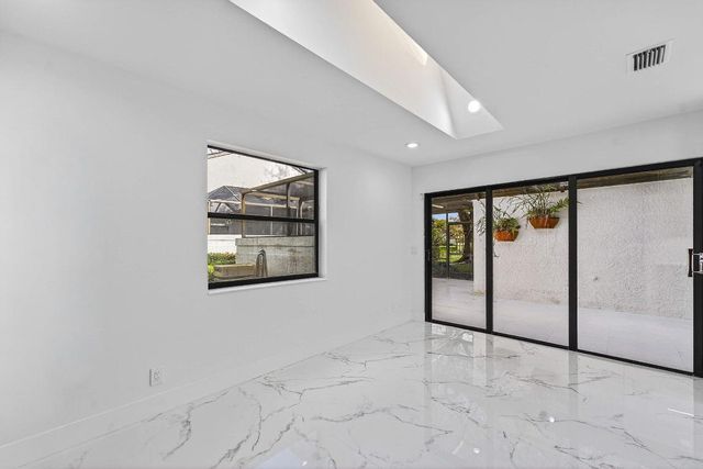 6 Clubhouse Lane, Boynton Beach, FL 33436