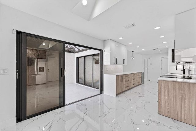 6 Clubhouse Lane, Boynton Beach, FL 33436