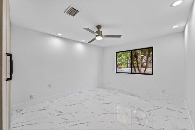 6 Clubhouse Lane, Boynton Beach, FL 33436