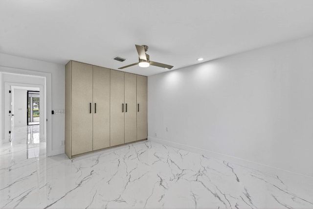 6 Clubhouse Lane, Boynton Beach, FL 33436