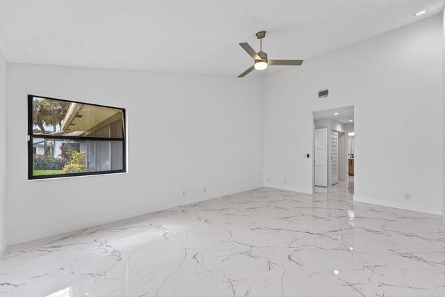 6 Clubhouse Lane, Boynton Beach, FL 33436