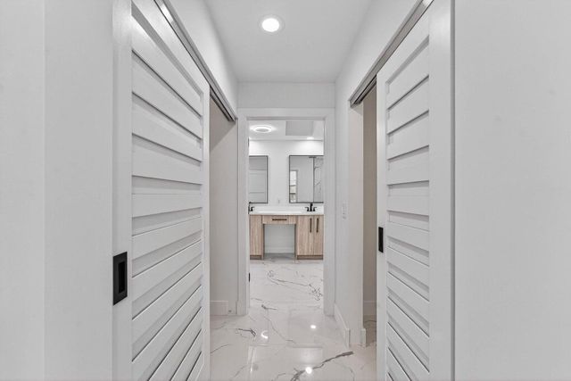 6 Clubhouse Lane, Boynton Beach, FL 33436