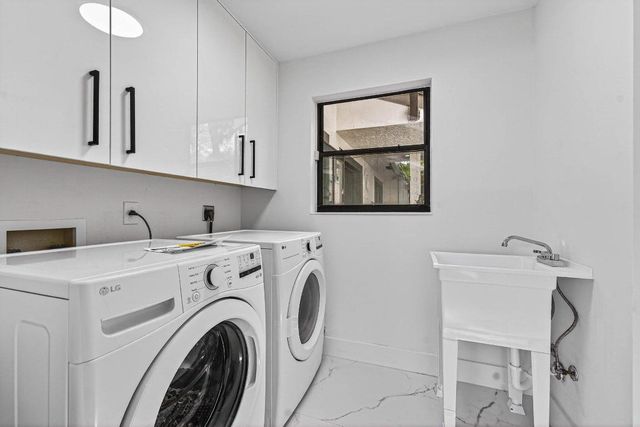 6 Clubhouse Lane, Boynton Beach, FL 33436