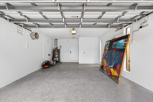 6 Clubhouse Lane, Boynton Beach, FL 33436