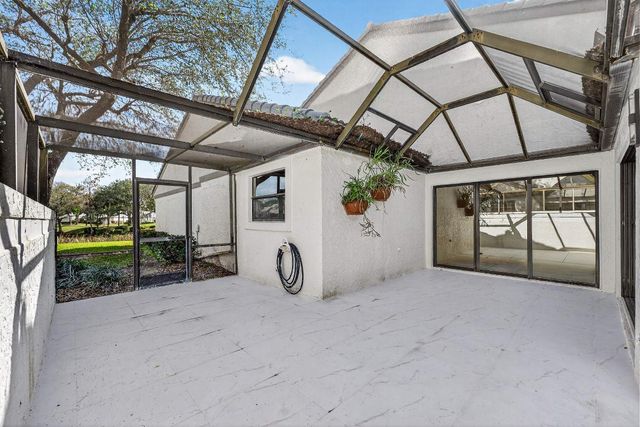 6 Clubhouse Lane, Boynton Beach, FL 33436