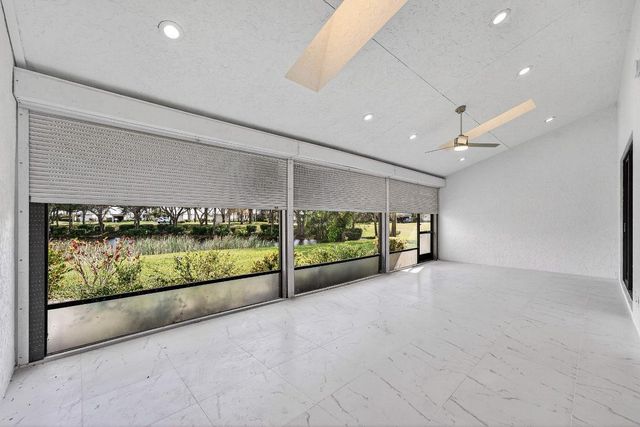 6 Clubhouse Lane, Boynton Beach, FL 33436