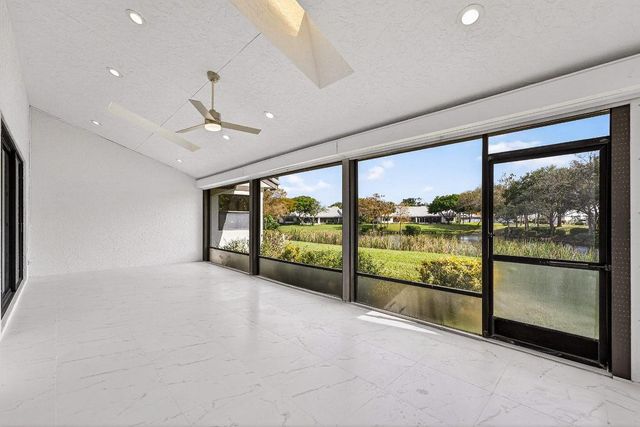 6 Clubhouse Lane, Boynton Beach, FL 33436