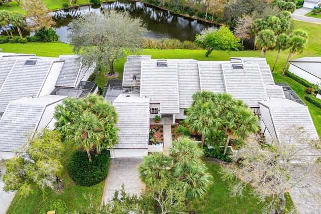 6 Clubhouse Lane, Boynton Beach, FL 33436