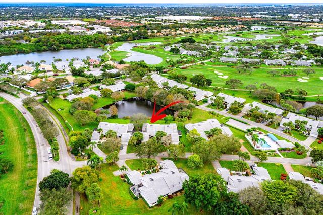 6 Clubhouse Lane, Boynton Beach, FL 33436