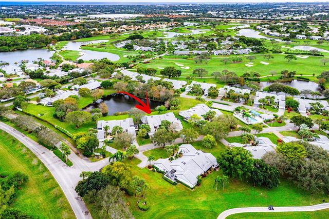 6 Clubhouse Lane, Boynton Beach, FL 33436