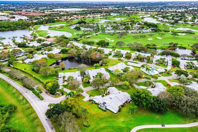 6 Clubhouse Lane, Boynton Beach, FL 33436