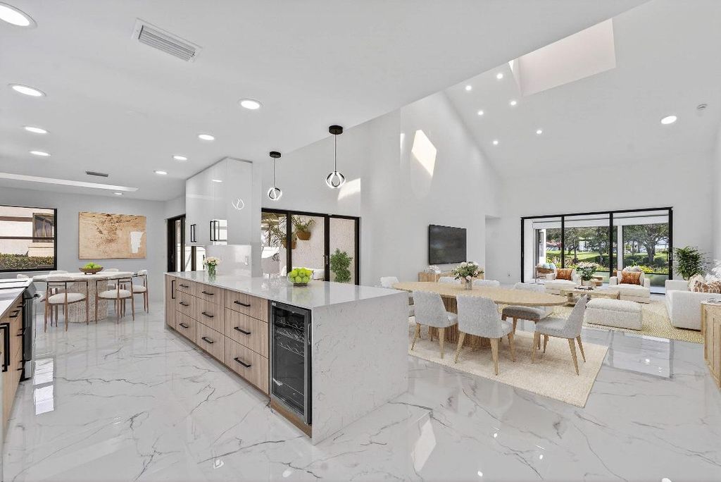 6 Clubhouse Lane, Boynton Beach, FL 33436