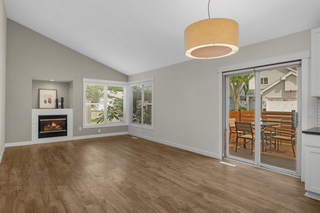 1390 Granada Trail N, Oakdale, MN 55128