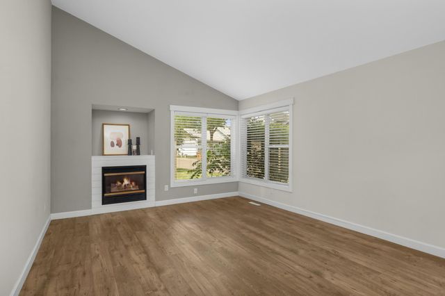 1390 Granada Trail N, Oakdale, MN 55128