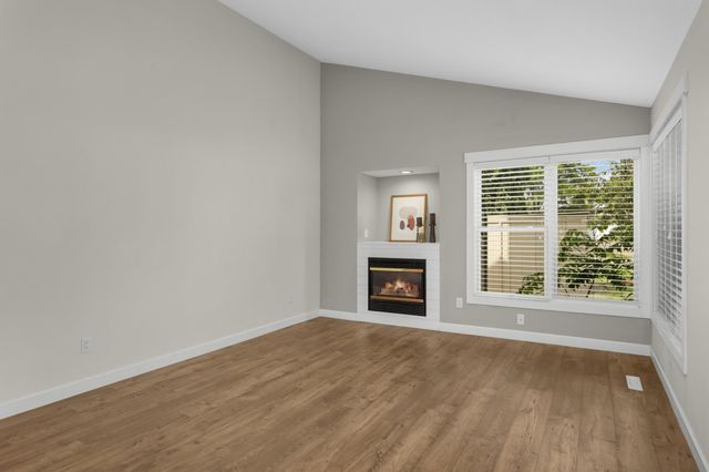 1390 Granada Trail N, Oakdale, MN 55128