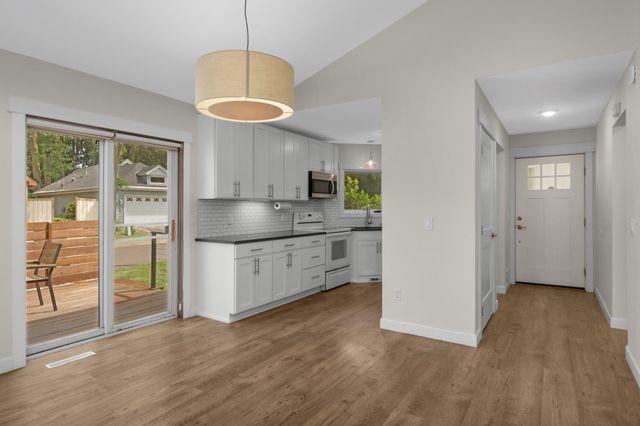 1390 Granada Trail N, Oakdale, MN 55128