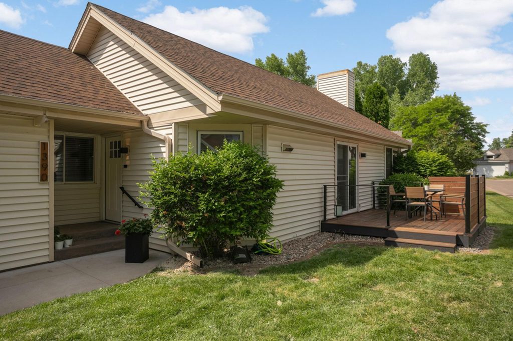 1390 Granada Trail N, Oakdale, MN 55128