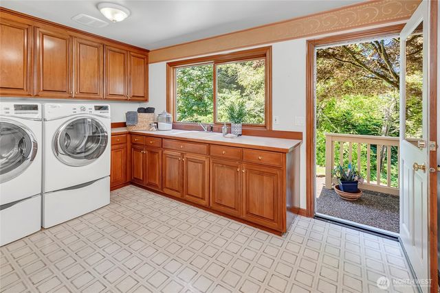 17186 SE 58th Street, Bellevue, WA 98006