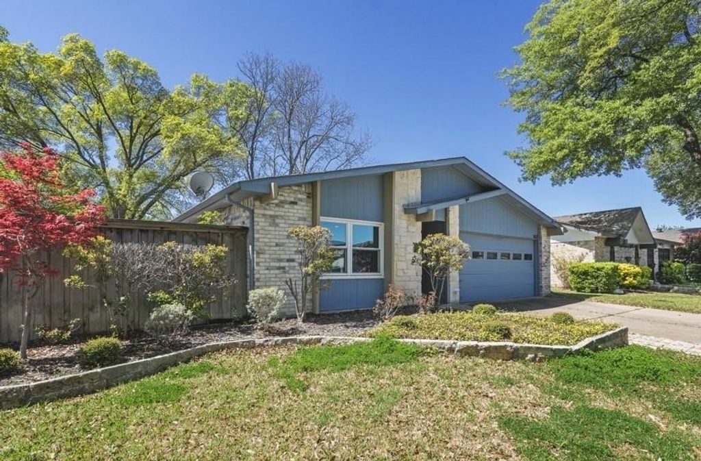 1637 Dell Oak Drive, Garland, TX 75040