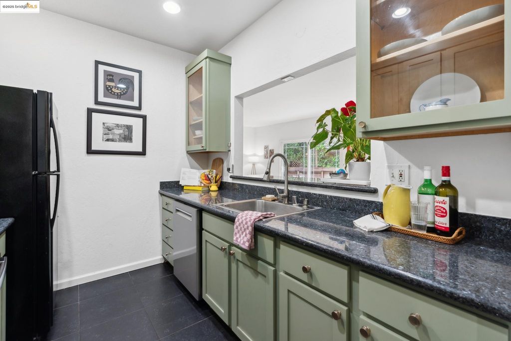 property-img