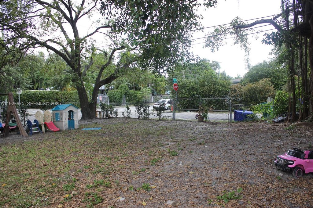 Image 2 of property listing at 5575 NE 3rd Ave, Miami, FL 33137
