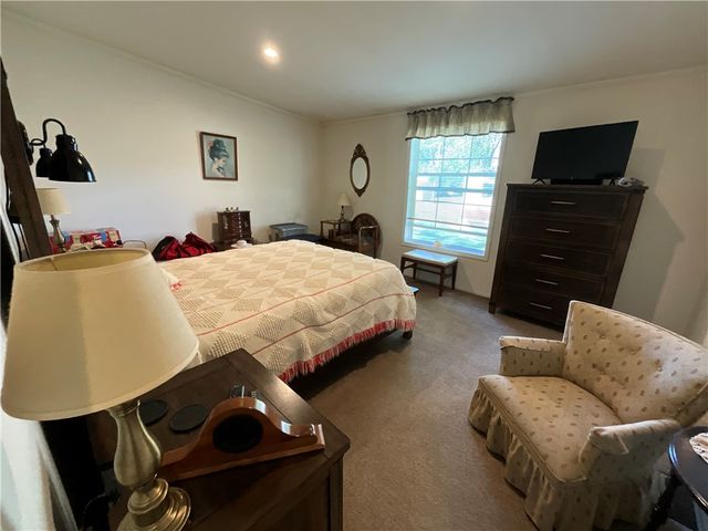 6 Applegate Dr, Hamlin, NY 14464