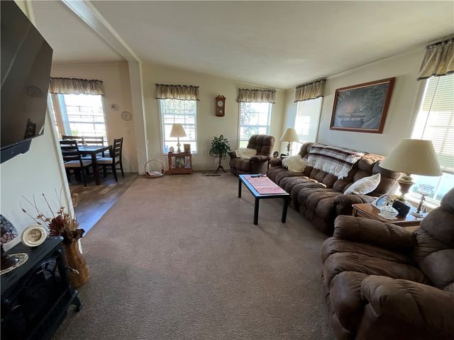 6 Applegate Dr, Hamlin, NY 14464