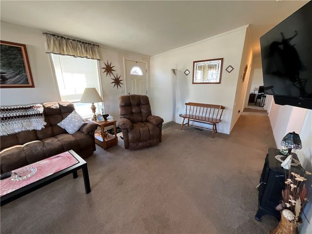6 Applegate Dr, Hamlin, NY 14464