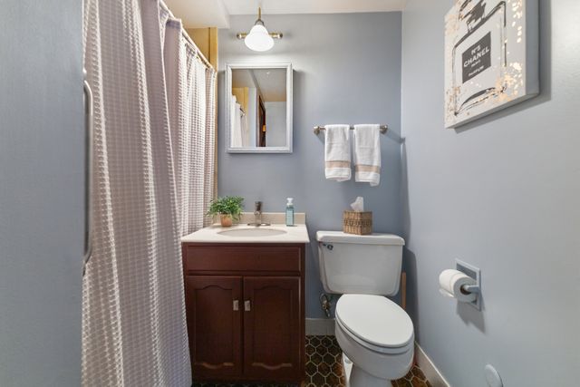 7930 W Lakeview Court 1B, Palos Heights, IL 60463