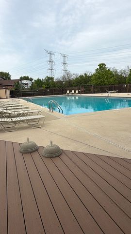 7930 W Lakeview Court 1B, Palos Heights, IL 60463