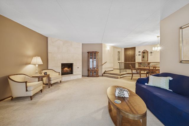 7930 W Lakeview Court 1B, Palos Heights, IL 60463