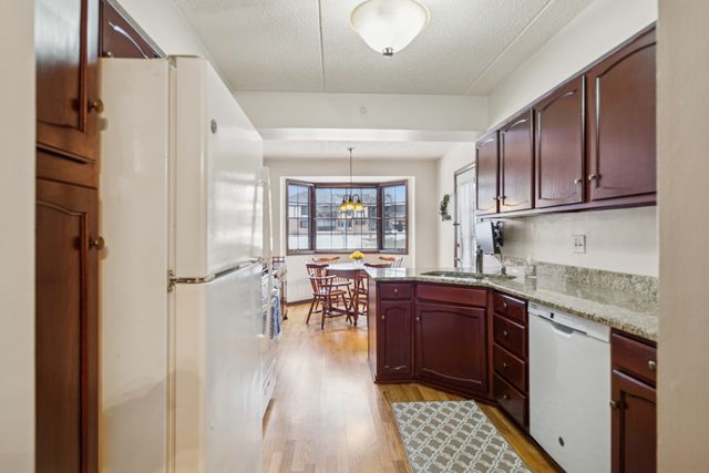 7930 W Lakeview Court 1B, Palos Heights, IL 60463