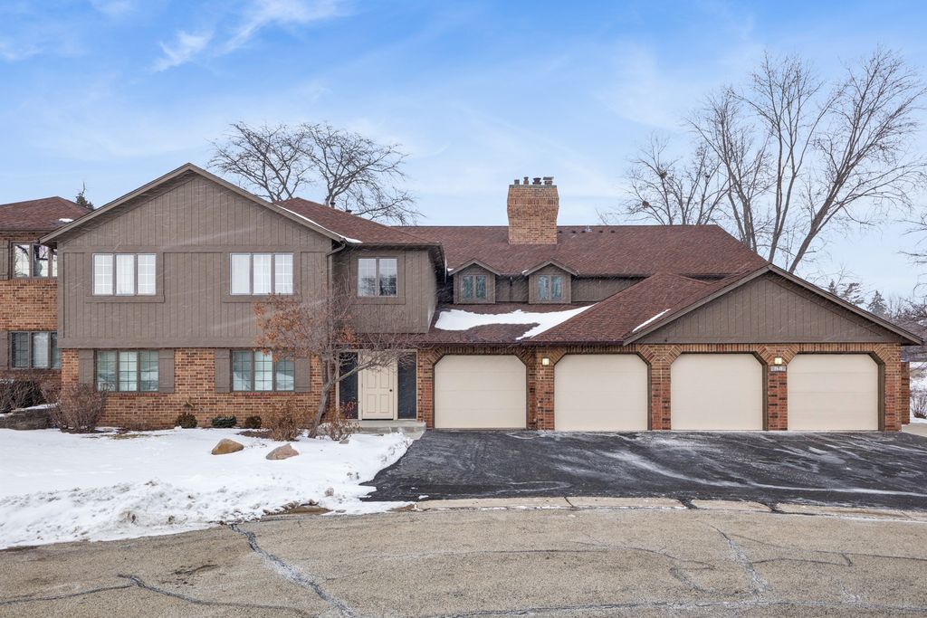 7930 W Lakeview Court 1B, Palos Heights, IL 60463