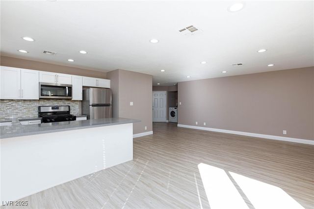 5058 South Rainbow Boulevard 102, Las Vegas, NV 89118