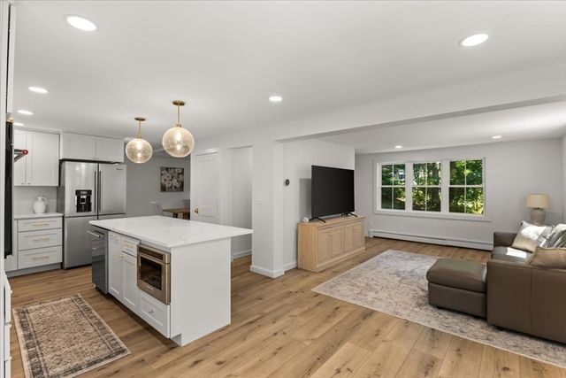 17 Farm St, Medway, MA 02053