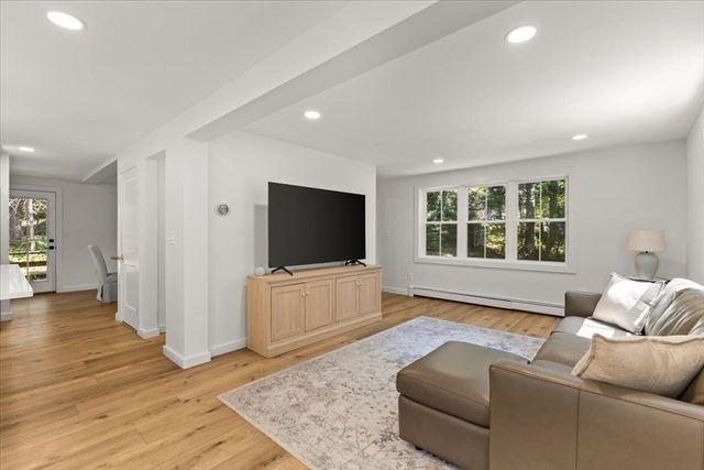 17 Farm St, Medway, MA 02053