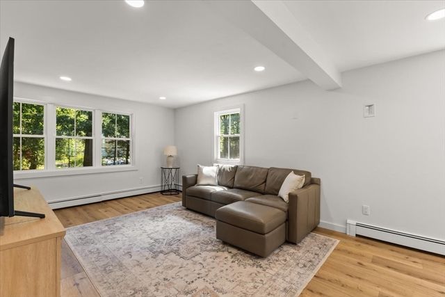 17 Farm St, Medway, MA 02053