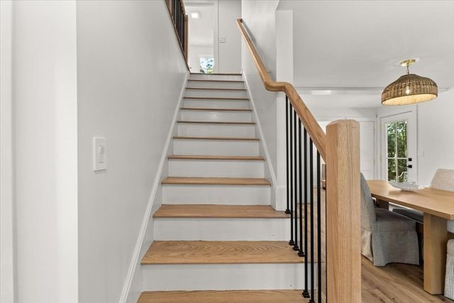 17 Farm St, Medway, MA 02053
